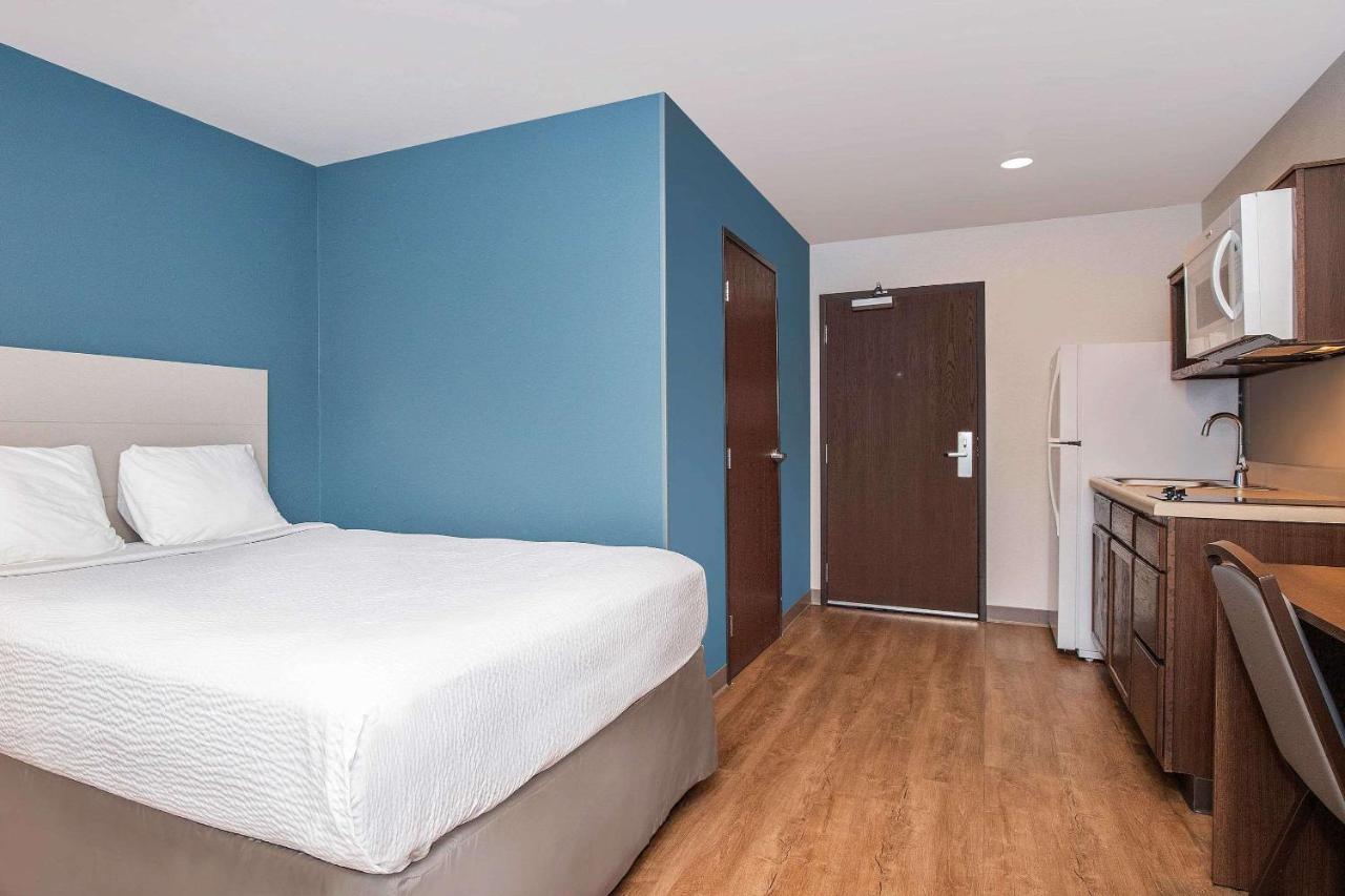 Queen Room  with Roll-In Shower - Disability Access/Non-Smoking,1000172142:JPEG