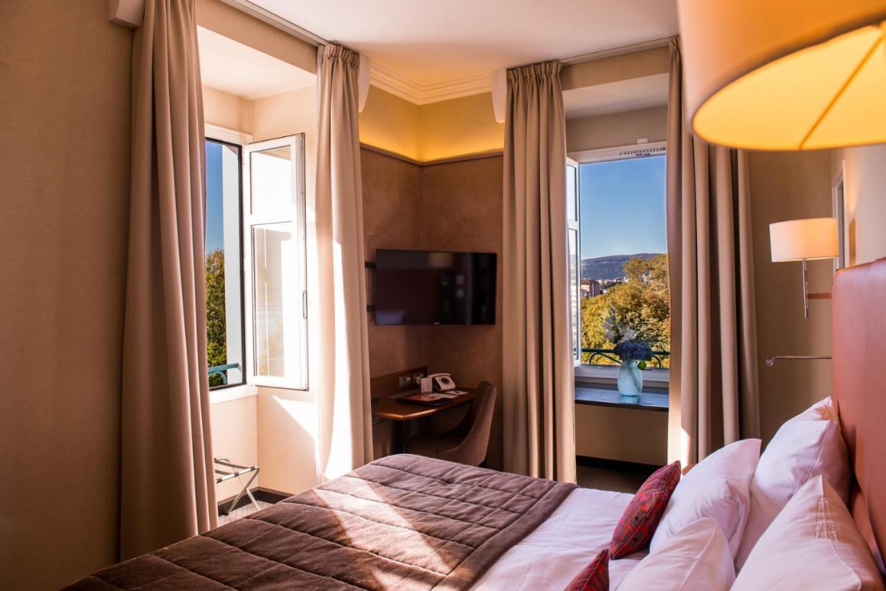 Chambre Lit Queen-Size Privilège - Accès au Spa Inclus - Réservation Nécessaire