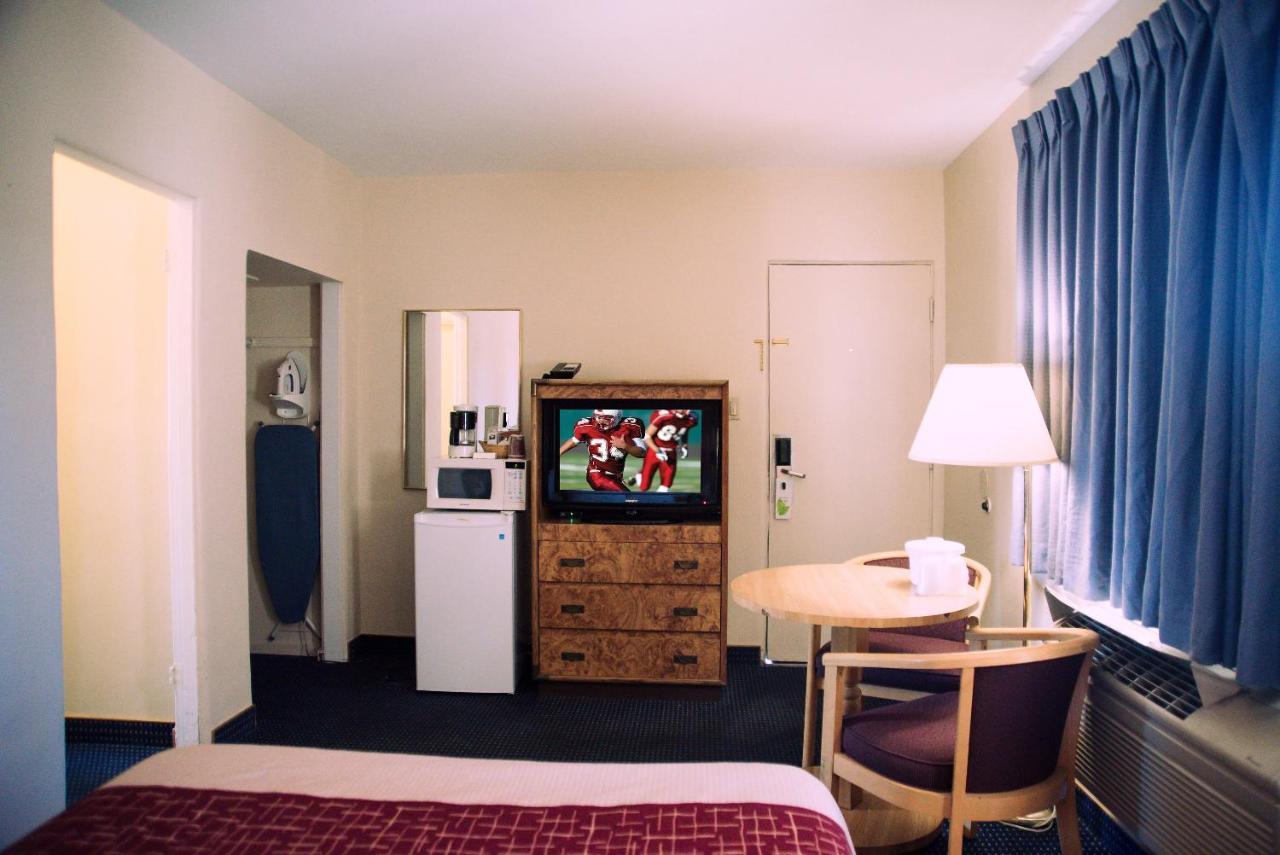 Deluxe Room with One Queen Bed Smoking