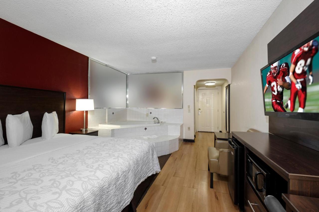 Premium King Room with Spa Bath Smoke Free (Upgraded Bedding and Snack Box),1214138977:JPEG