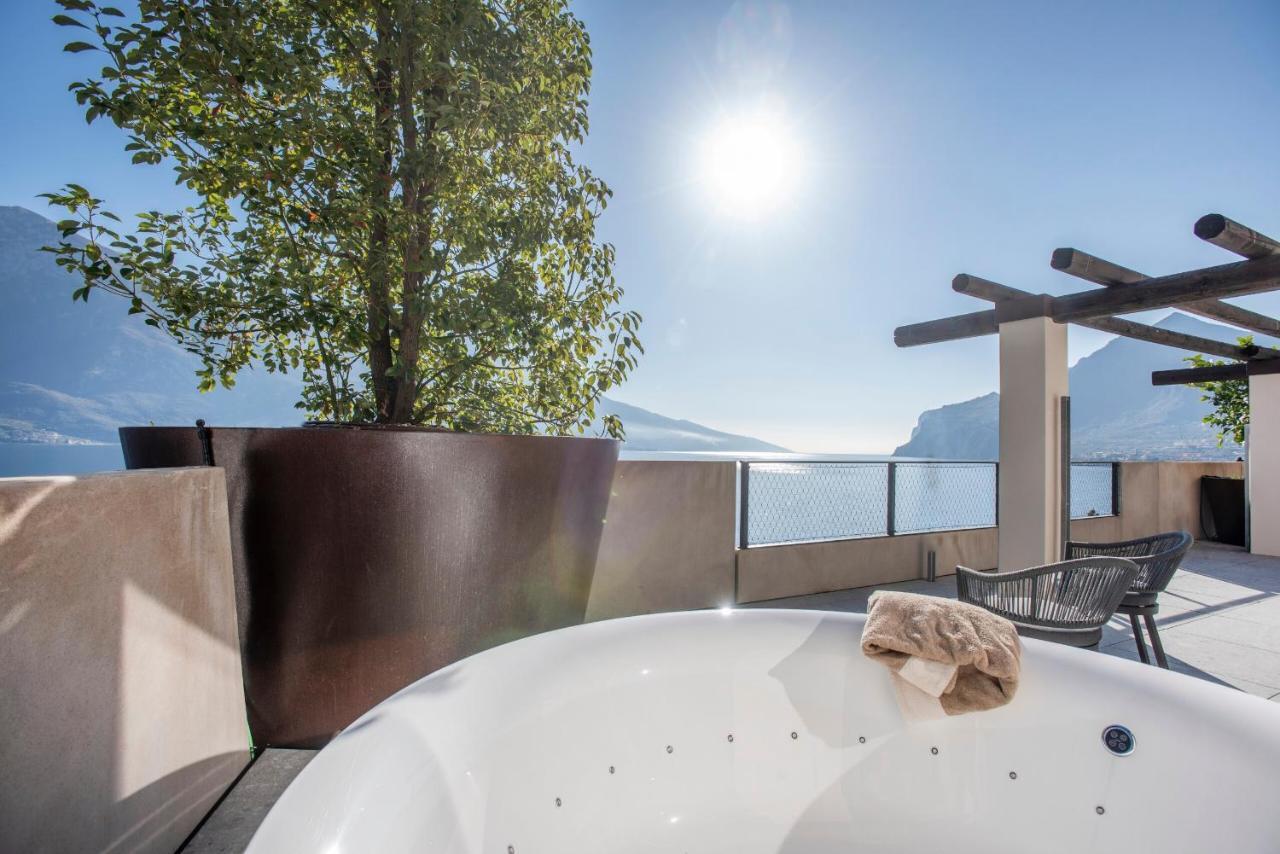 Deluxe Junior Suite with Lake View