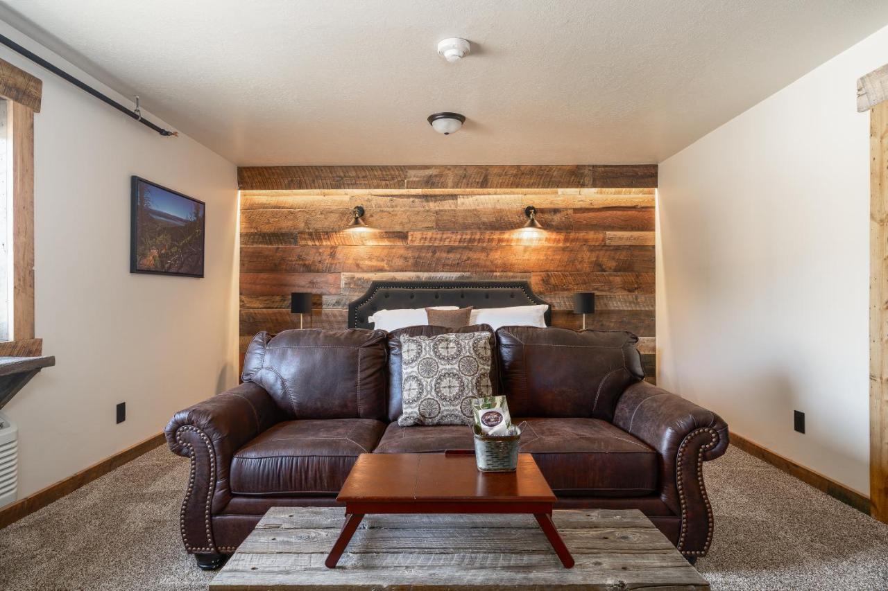King Studio with Sofa Bed,1048240909:JPEG