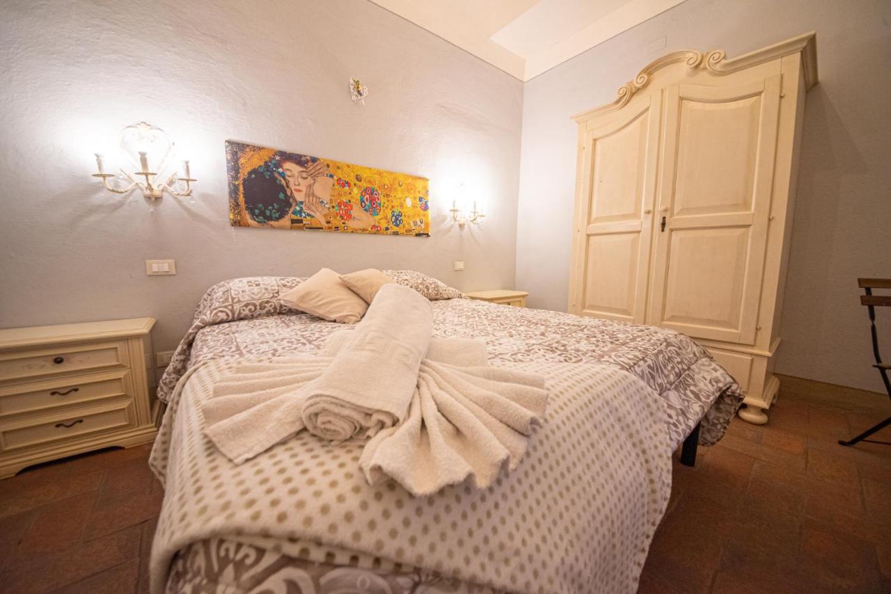 Double Room with Private External Bathroom,1101734046:JPEG
