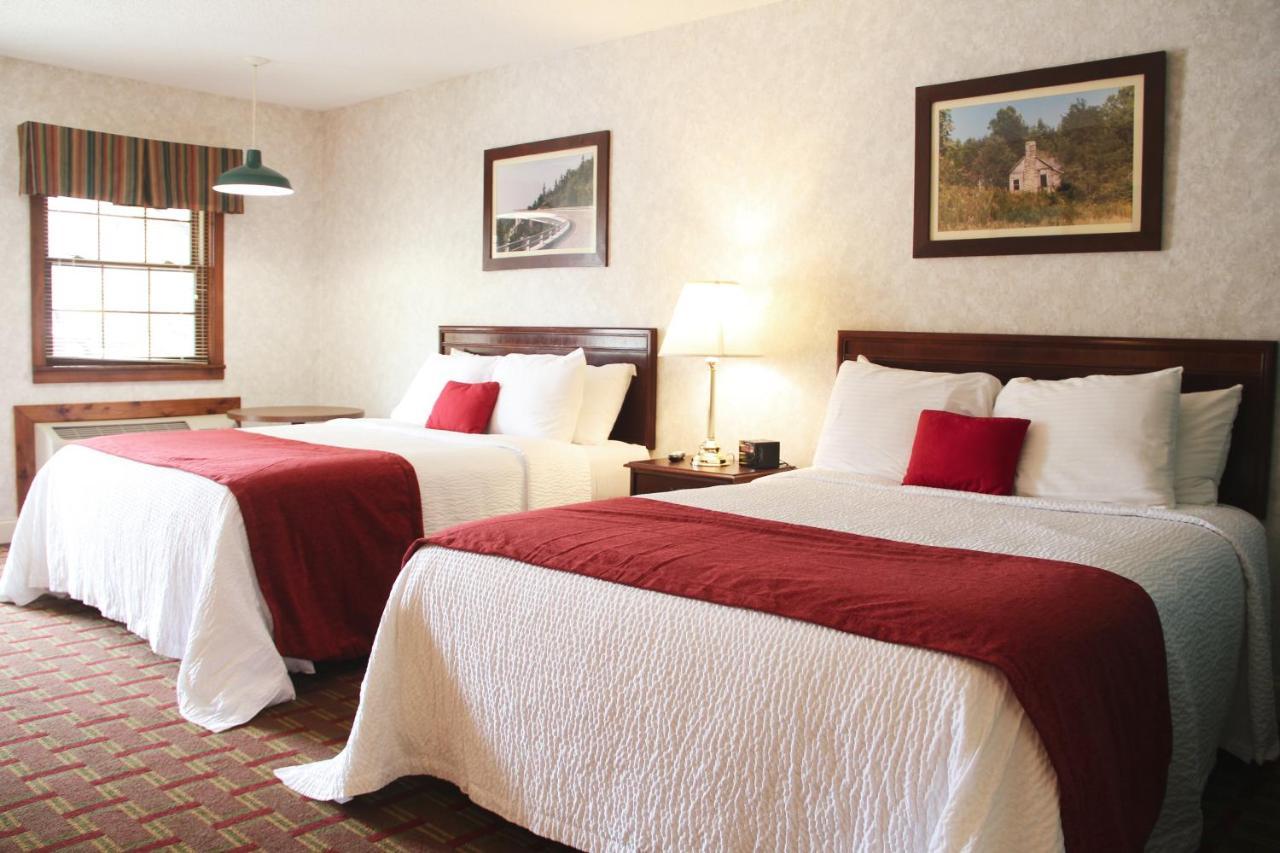 Deluxe Queen Room with Two Queen Beds