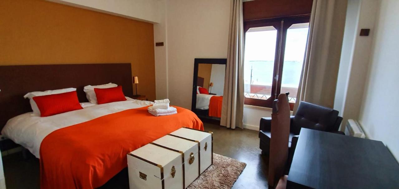 Habitación Doble con baño privado externo y vistas al río
