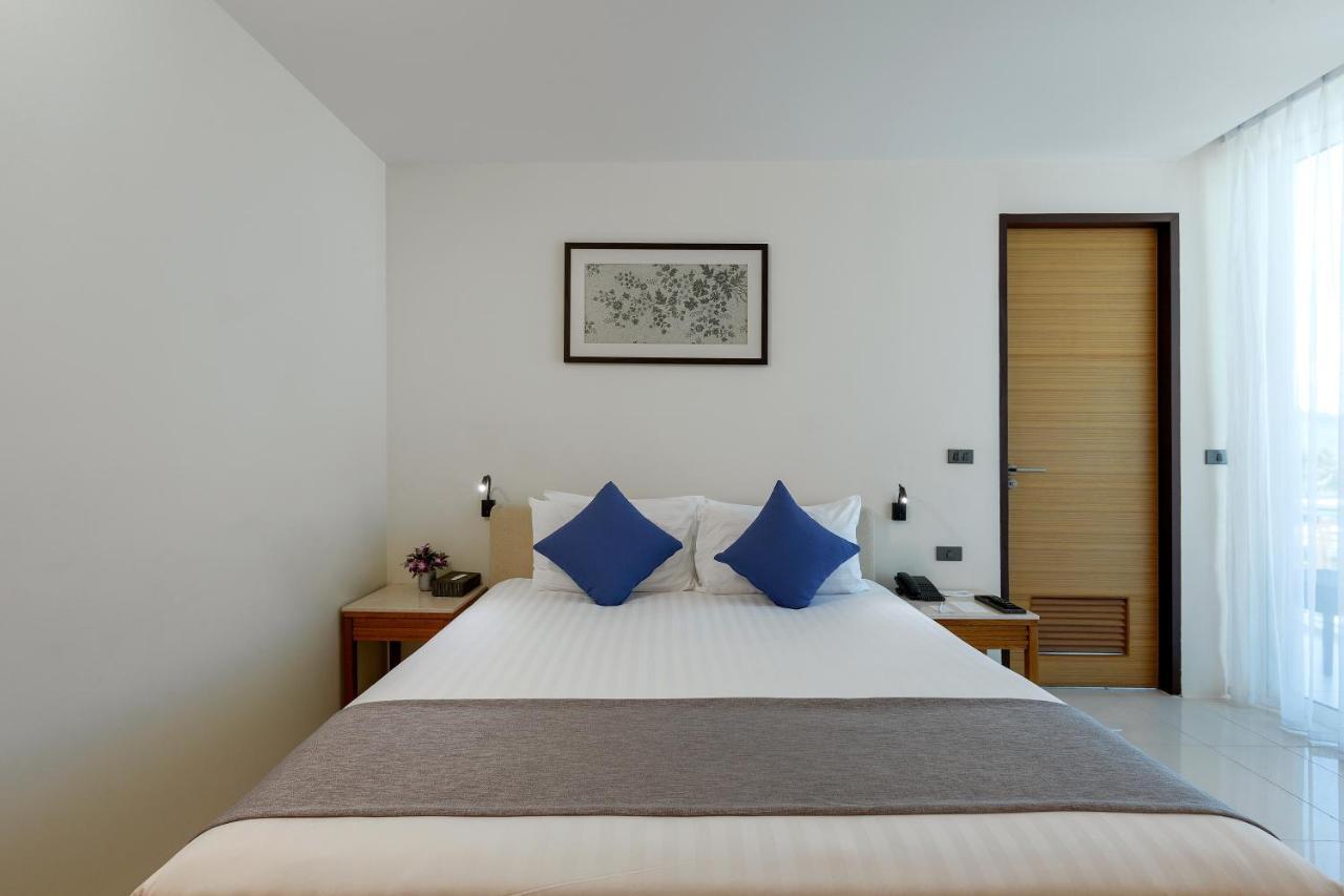 Deluxe King Room with Balcony and View
