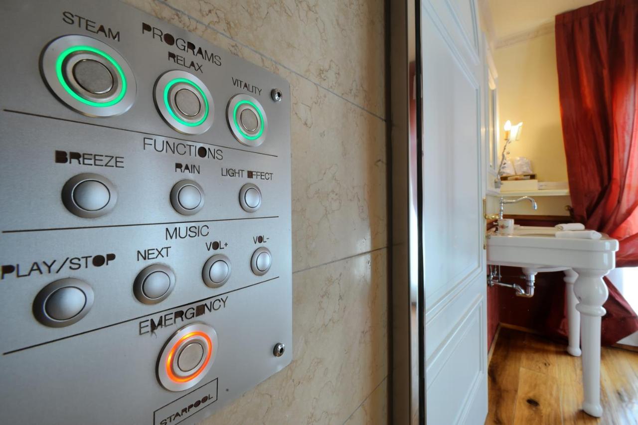 Suite with External Hot Tub