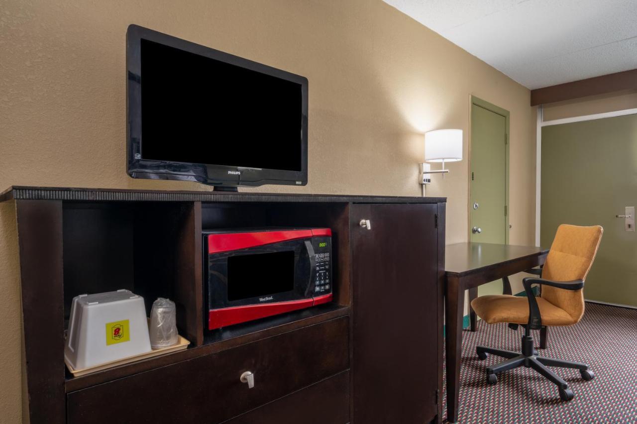 Double Room with Two Double Beds and Roll-In Shower - Mobility Access/Non-Smoking,1178636833:JPEG