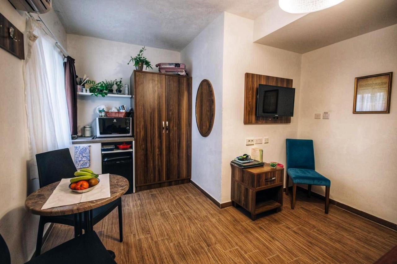 Kleines Doppel-/Zweibettzimmer