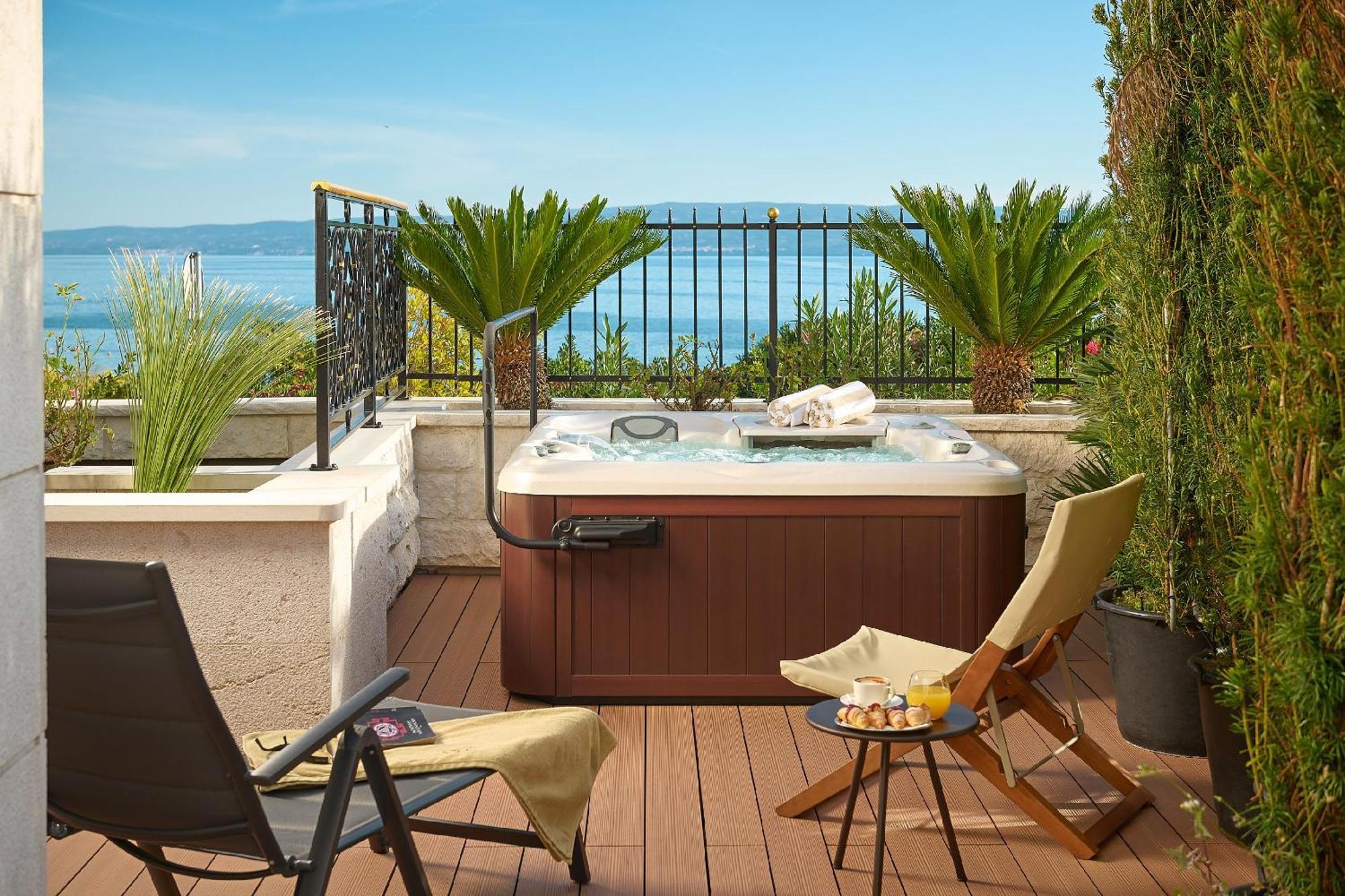 Suite Deluxe Giardino Fronte Mare con Jacuzzi® all'Aperto