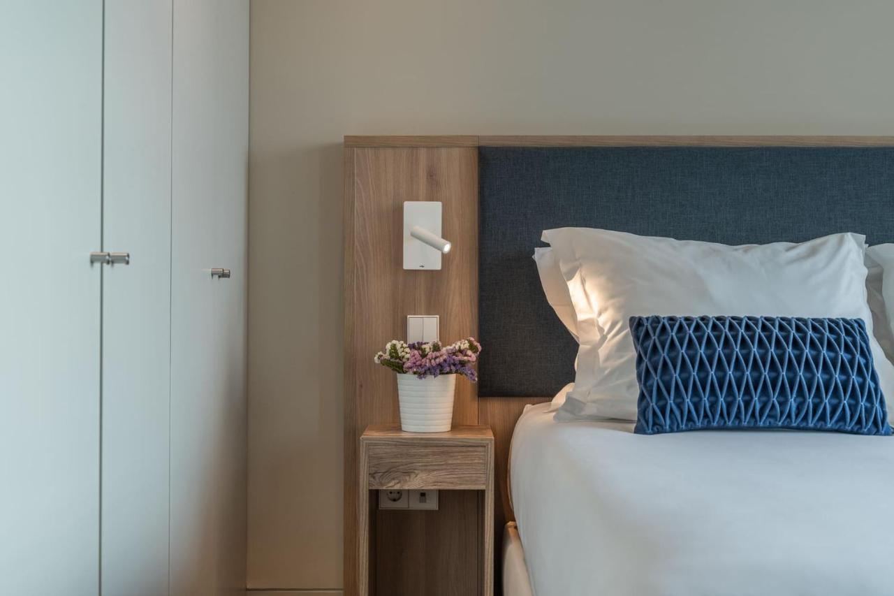 One-Bedroom Apartment,1308996769:JPEG