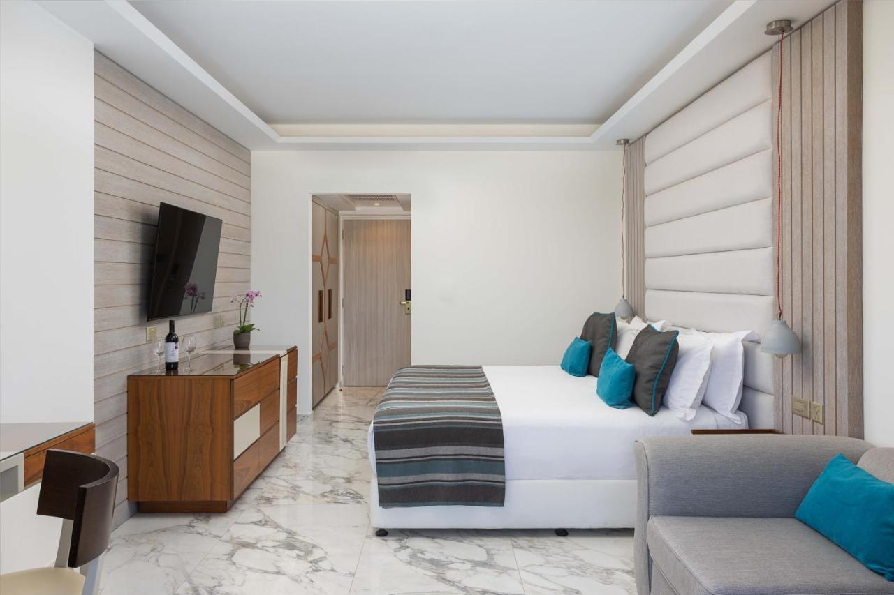 Suite Artemis mit Meerblick und Whirlpool im Freien