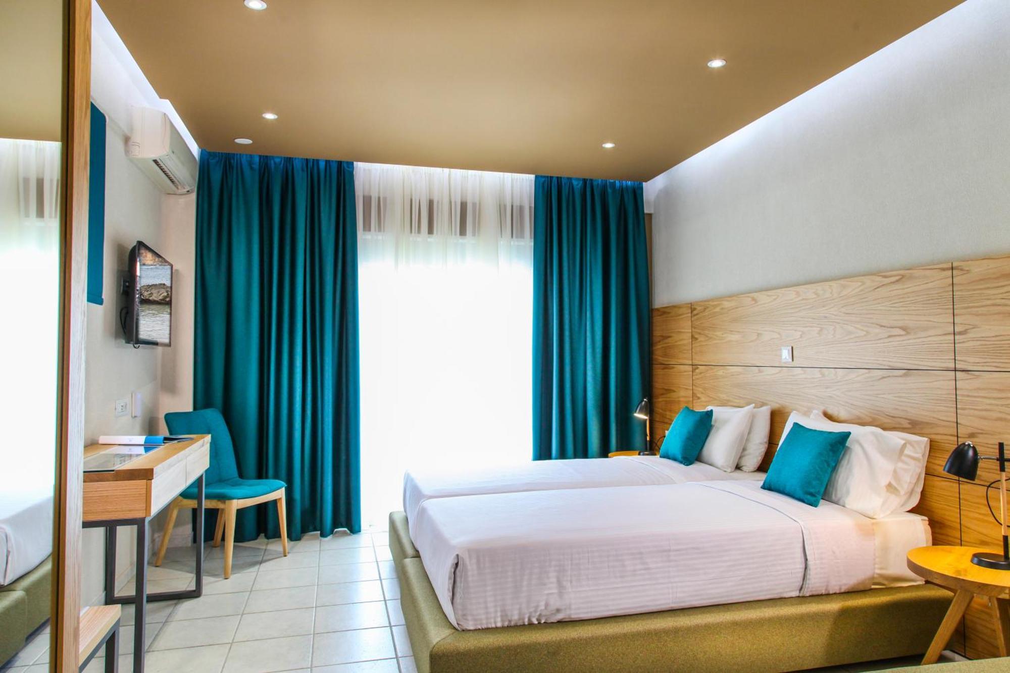 Deluxe Studio mit Poolblick