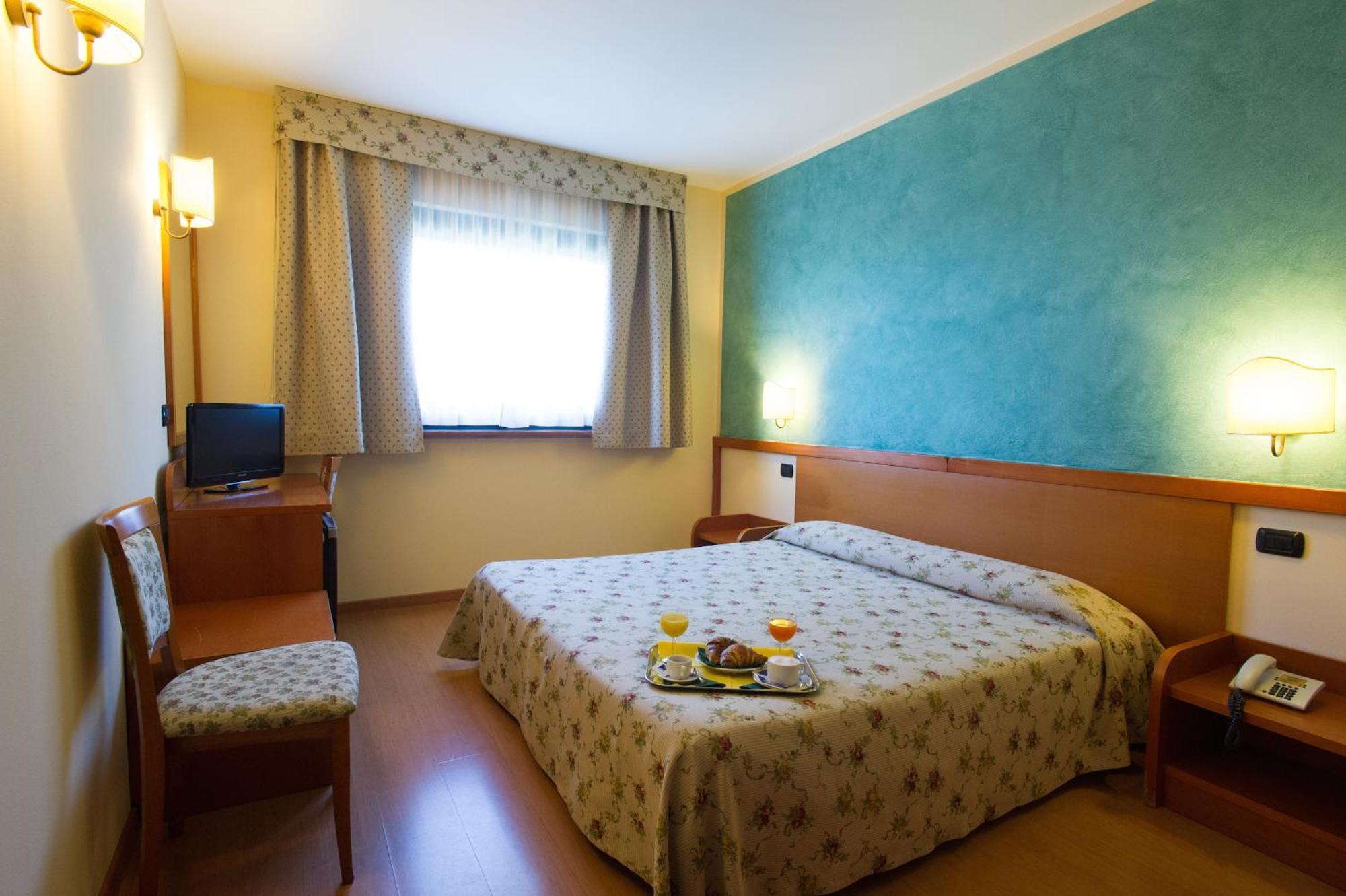 Standard Double Room,1209629449:JPEG