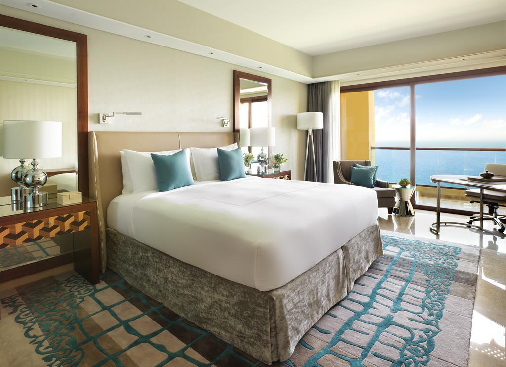 Habitación Fairmont con cama extragrande y vistas al mar