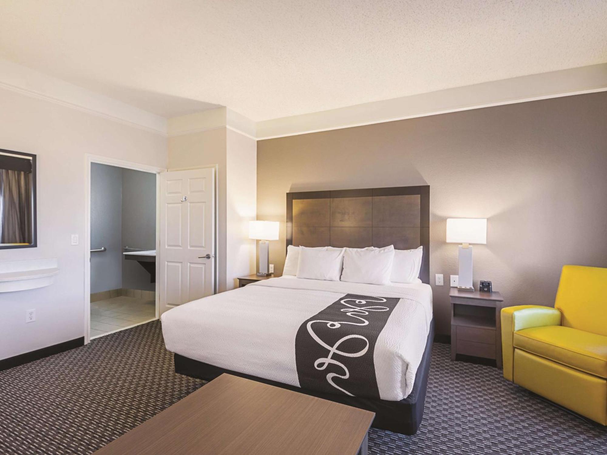 King Room with Roll-In Shower - Mobility Access/Non-Smoking,1275837496:JPEG