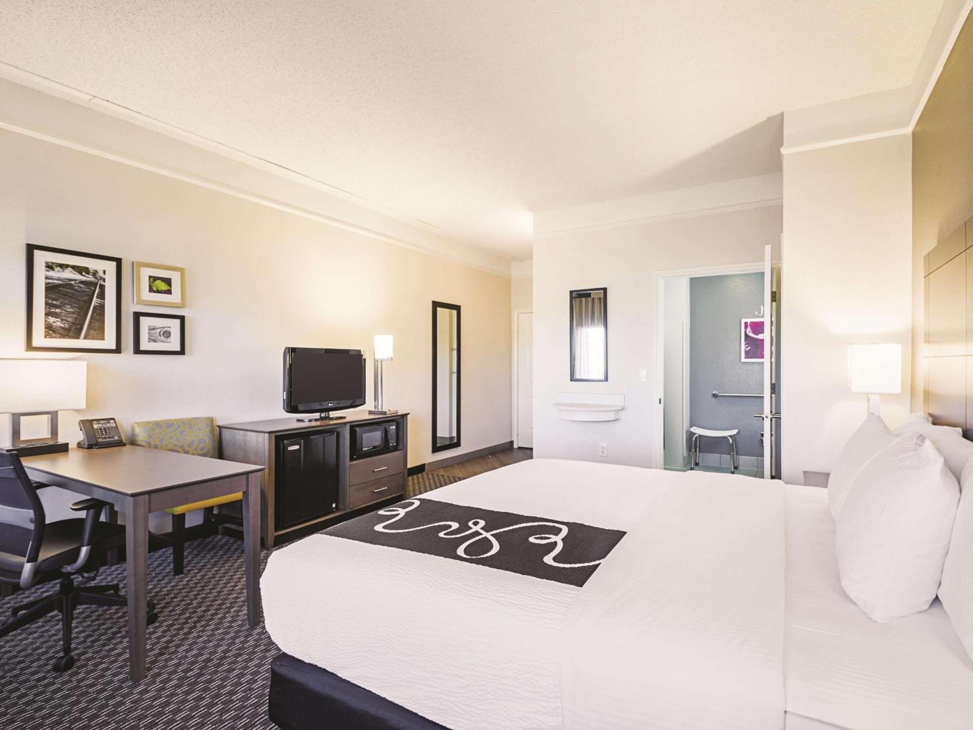Double Room with Two Double Beds and Roll-In Shower - Mobility Access/Non-Smoking,1275837592:JPEG