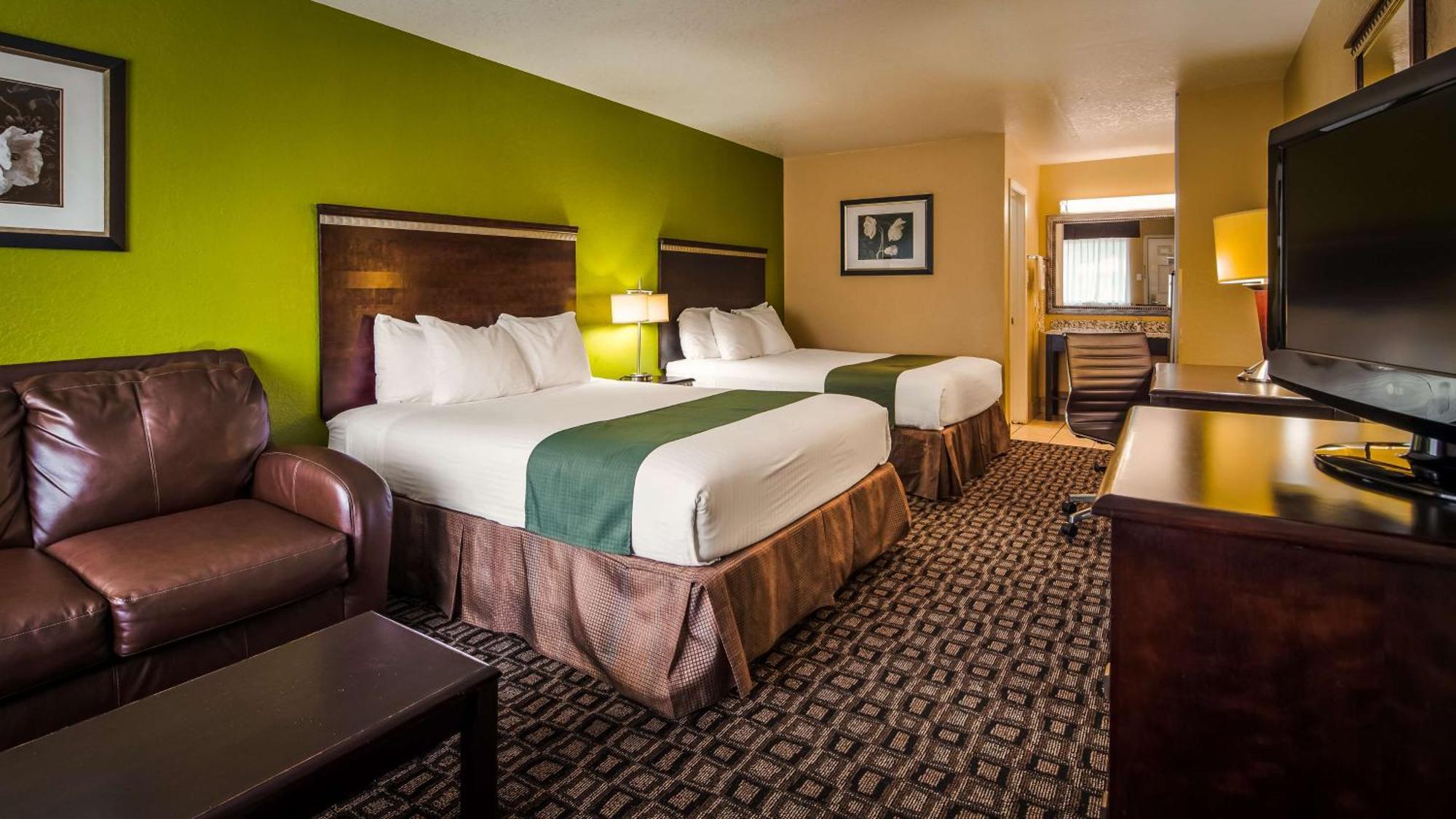Queen Room with Two Queen Beds - Smoking,1276158781:JPEG