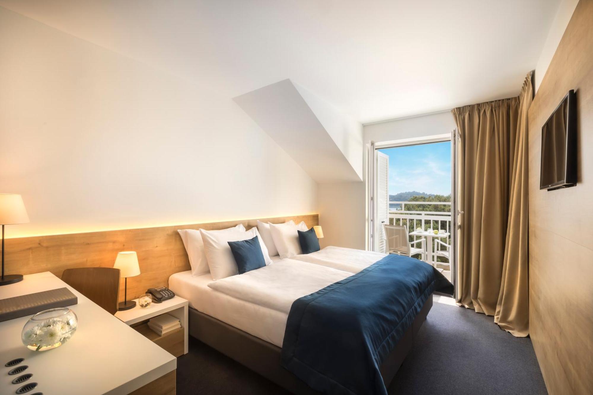 Double Room with Side Sea View and Balcony,1277140915:JPEG