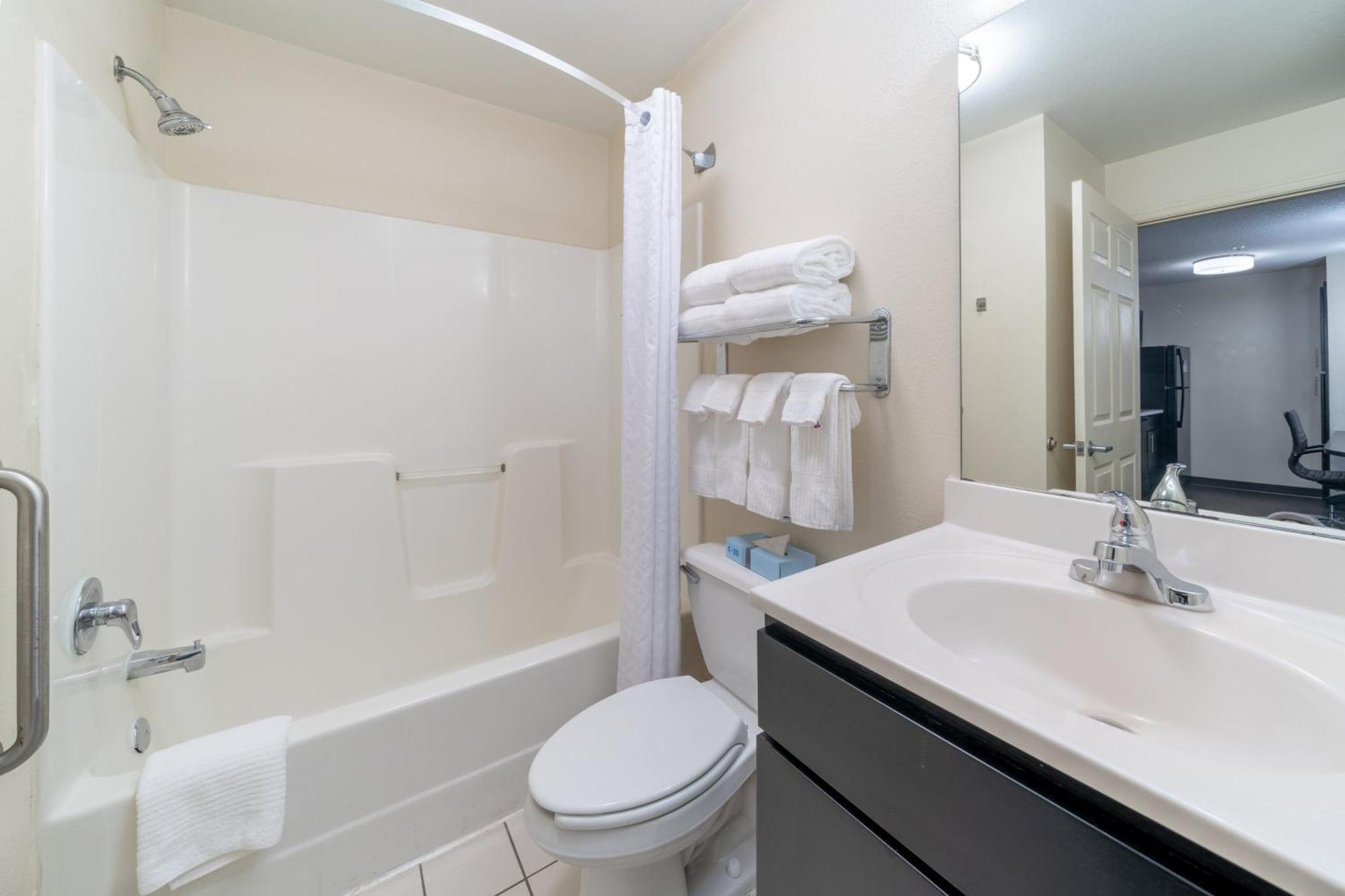 One-Bedroom Queen Suite -Non-Smoking,1280952178:JPEG