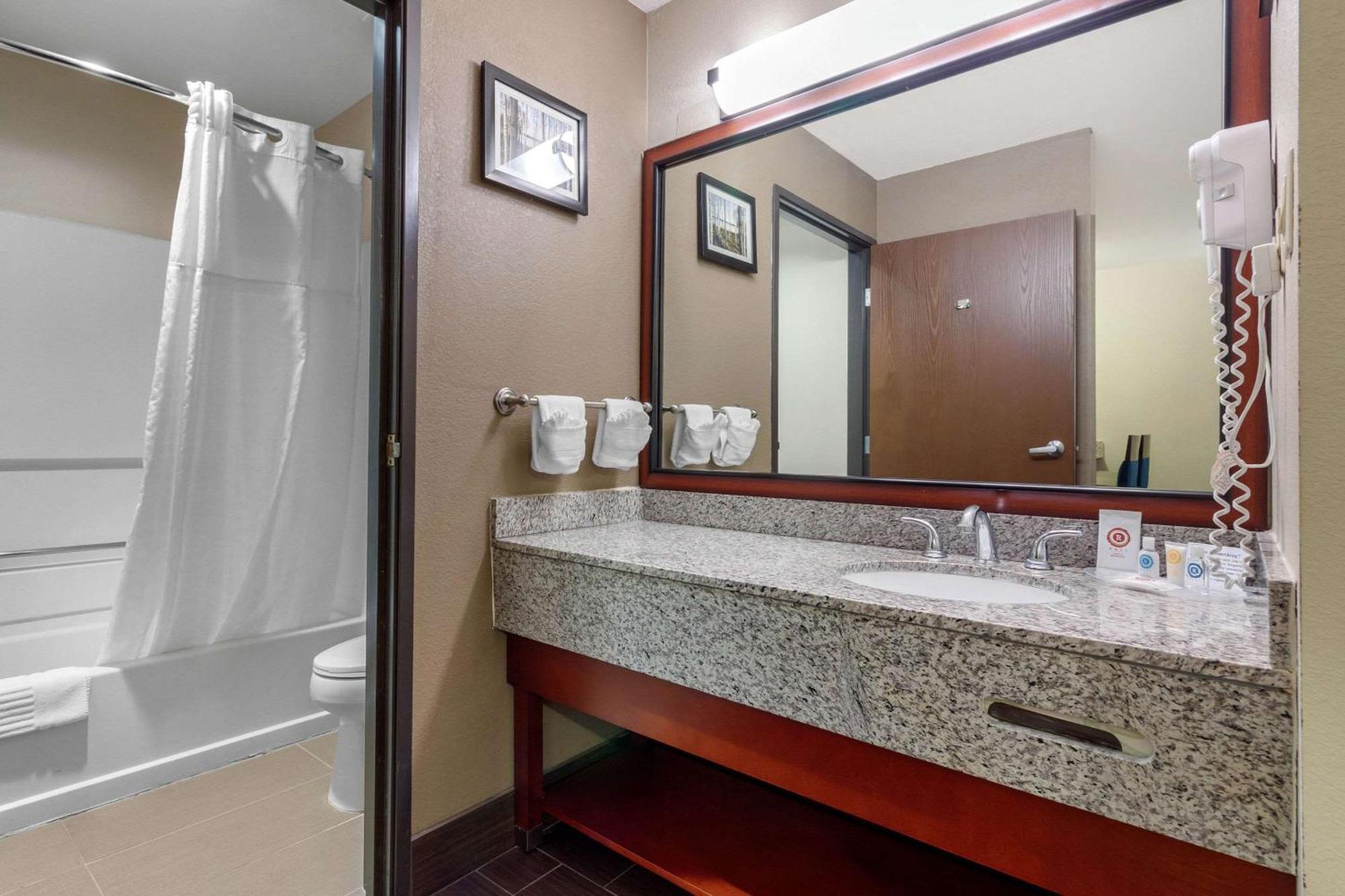 King Suite - Non-Smoking,1281320368:JPEG