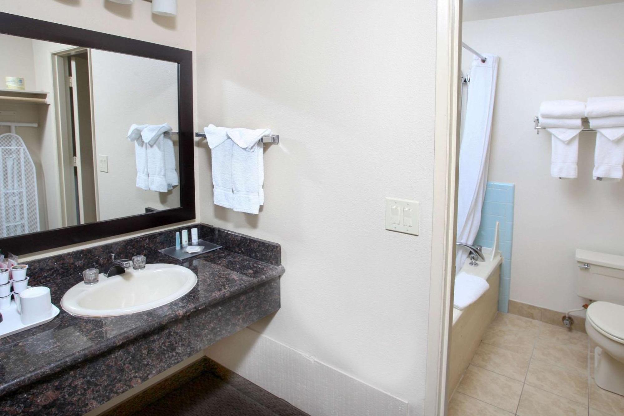 Queen Suite with Two Queen Beds,1283694331:JPEG