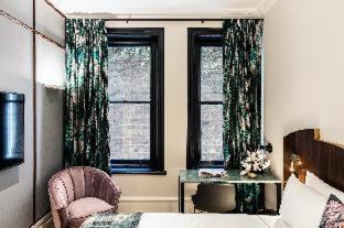 Zimmer Urban mit Kingsize-Bett