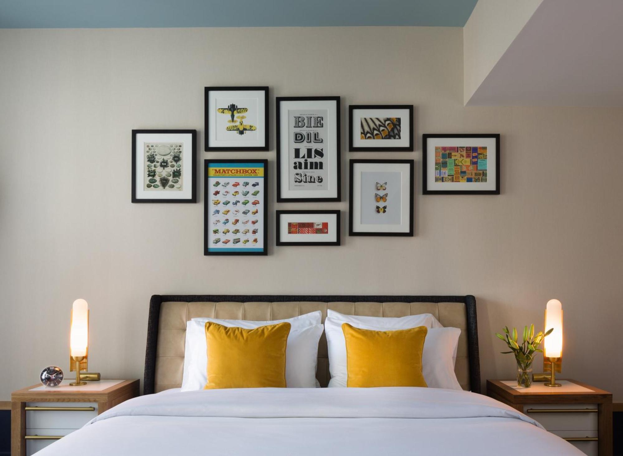 Premium King Room with Walk-In Shower and City View,1284261121:JPEG