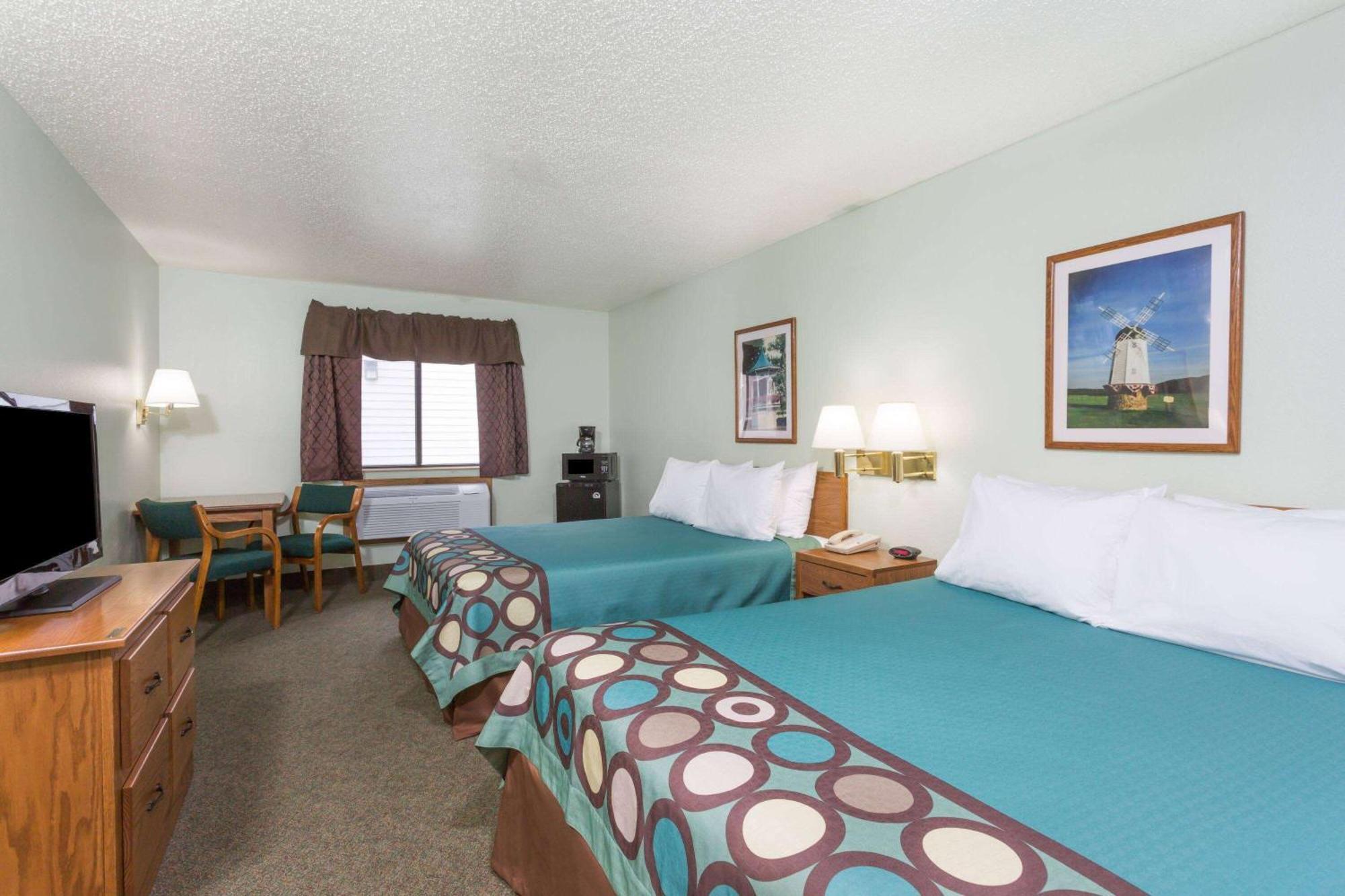 Queen Room with Two Queen Beds - Pet Friendly/Non-Smoking,1606062639:JPEG