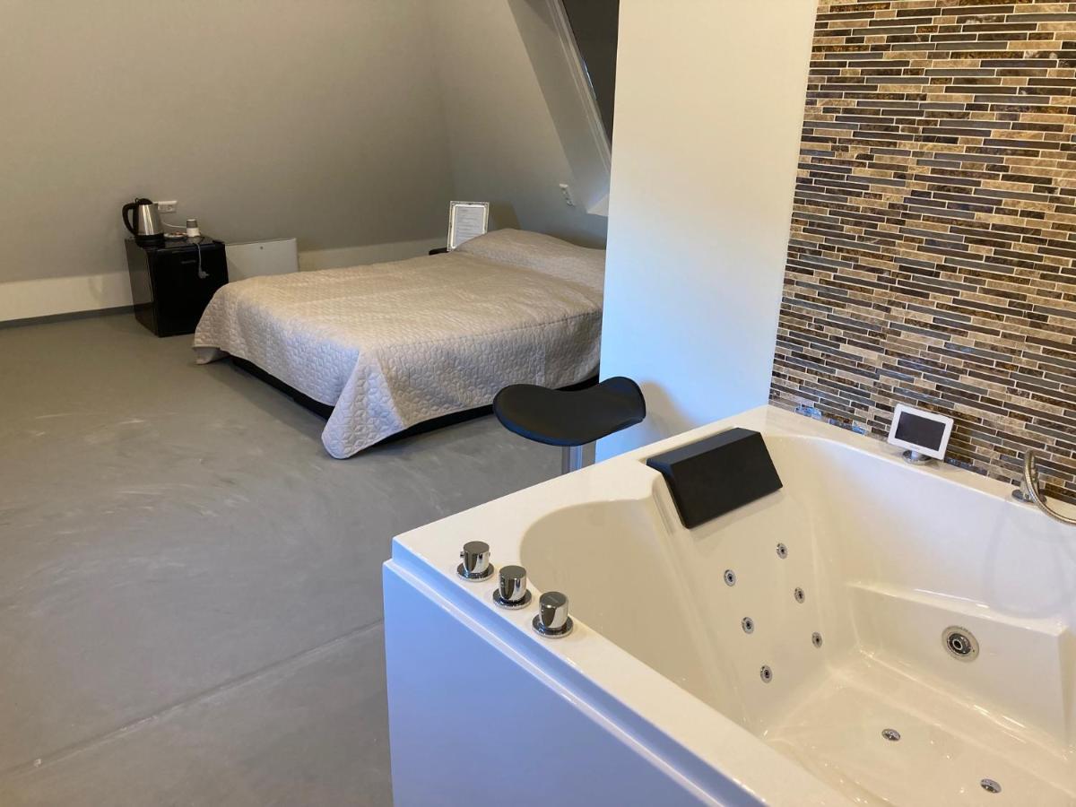 Familienzimmer mit Badewanne