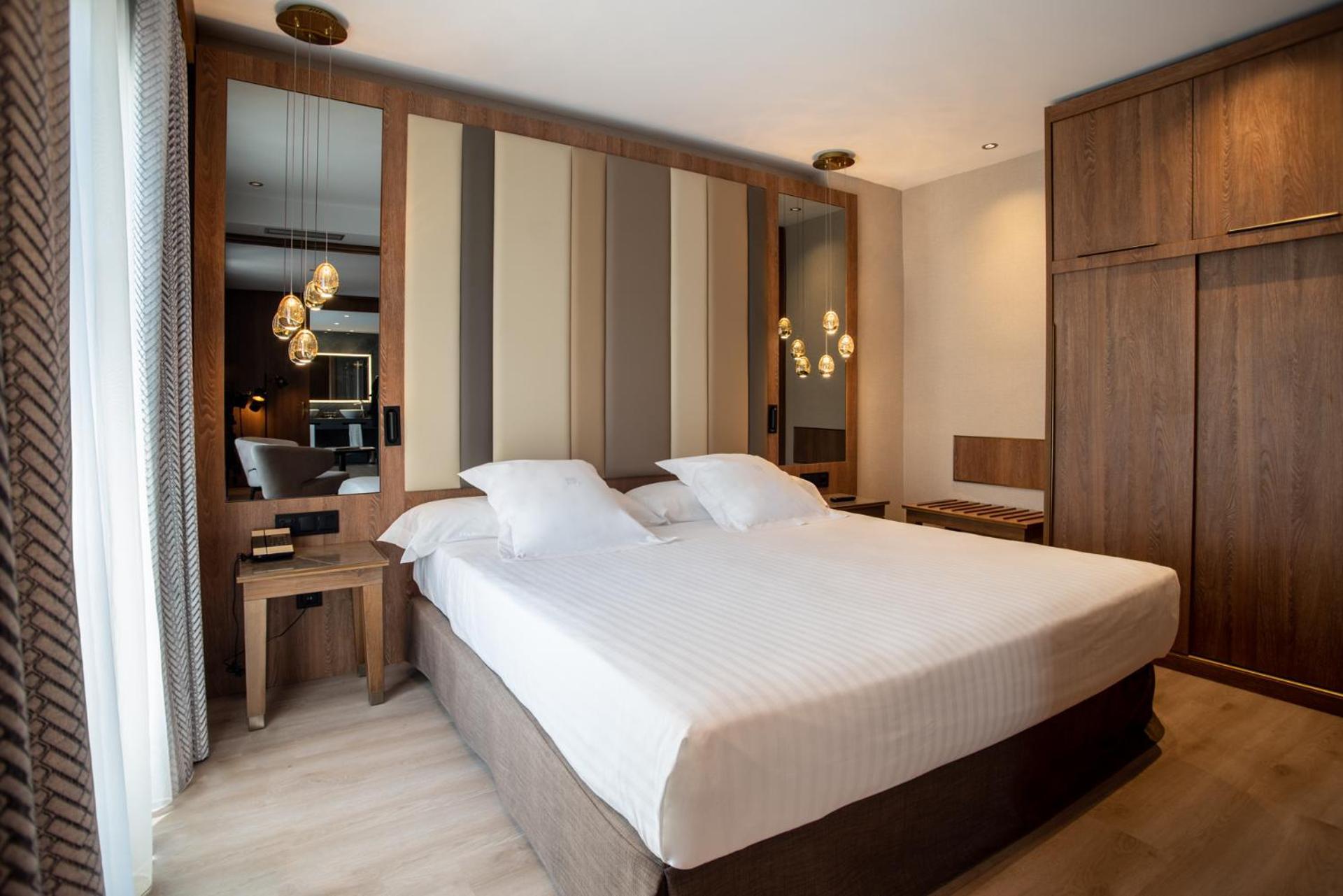Junior Suite (2 Adults)