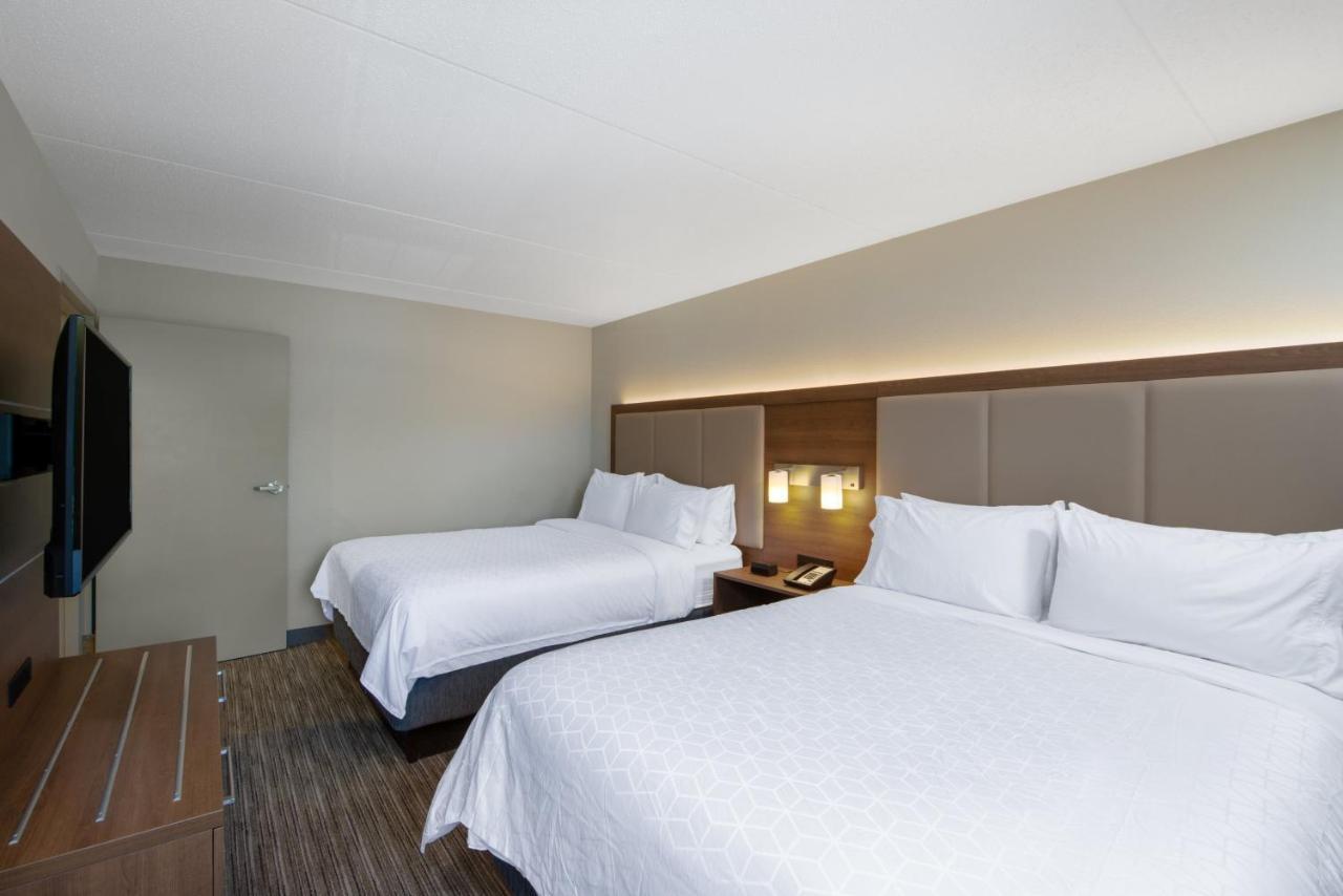 One-Bedroom Queen Suite with Two Queen Beds,1709569743:JPEG