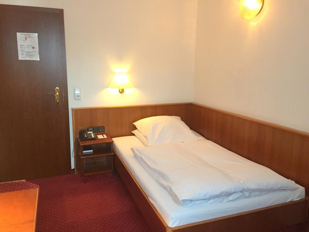 Comfort Single Room - Nonsmoking,133278987:JPEG