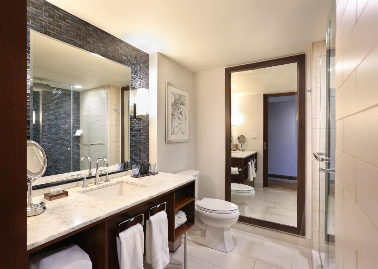 Junior King Suite with Midtown View