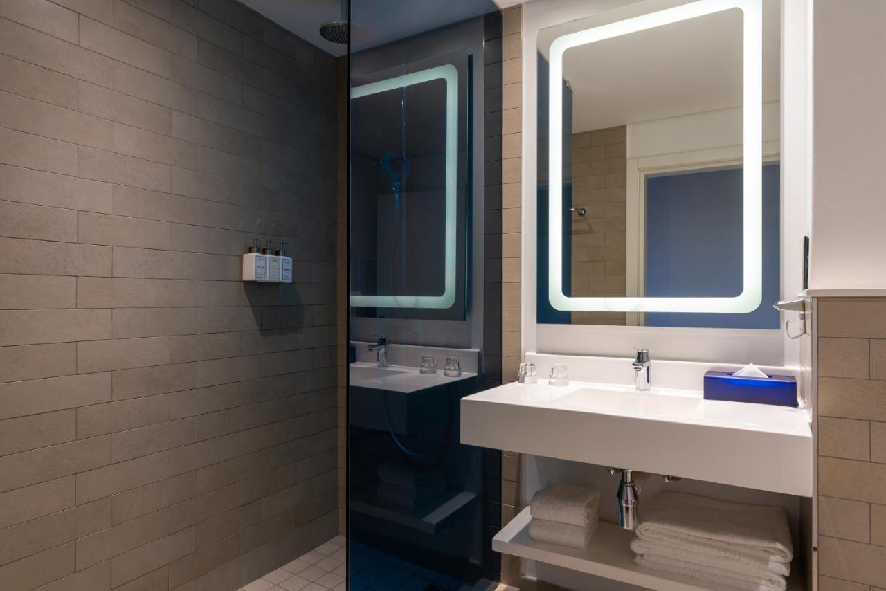 Standard Room - Pool Facing,1351364884:JPEG
