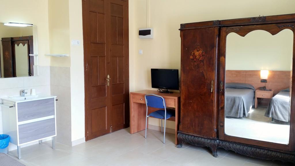 Triple Room with Shared Bathroom,206487418:JPEG