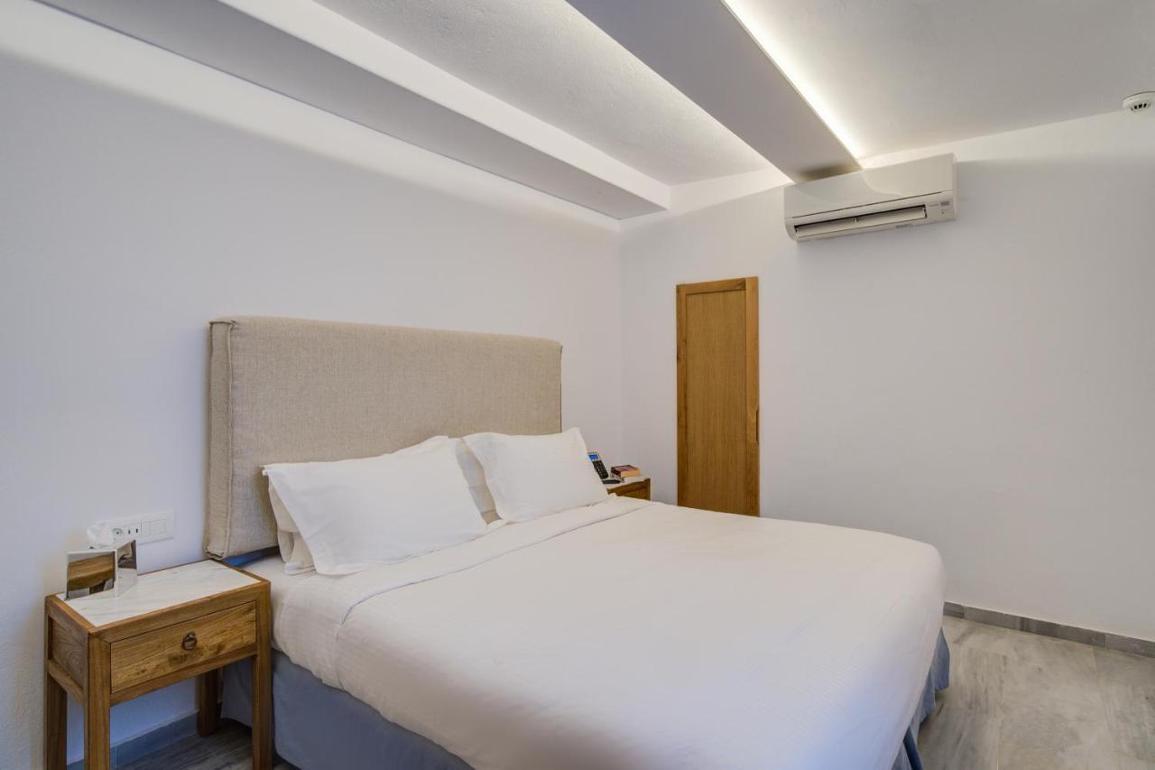 Quarto Econômico com Cama de Casal ou 2 de Solteiro