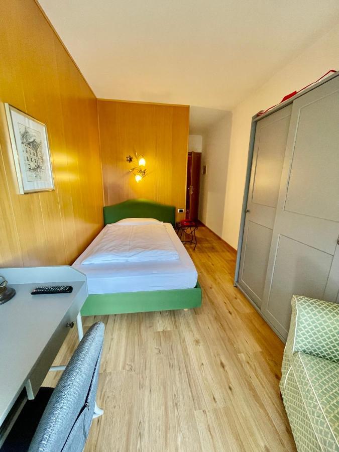Single Room with Lake View,1364971199:JPEG