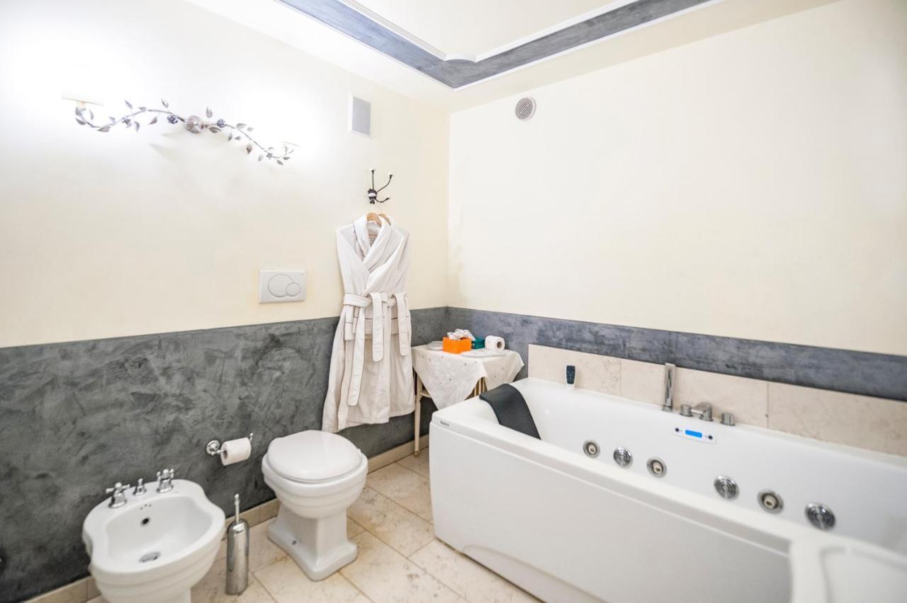 Deluxe Double Room with Bath,1366145402:JPEG