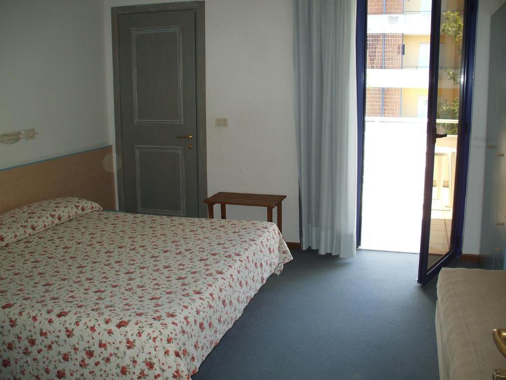 Doppel- oder Zweibettzimmer