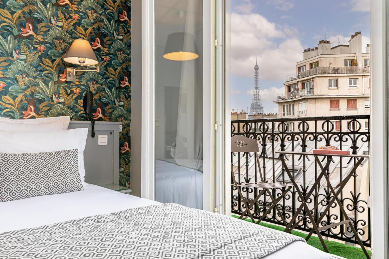 Double Room with Eiffel Tower view,1382086748:JPEG