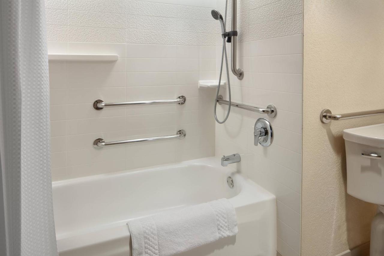Junior Suite with Two Queen Beds and Sofa Bed,1706171418:JPEG