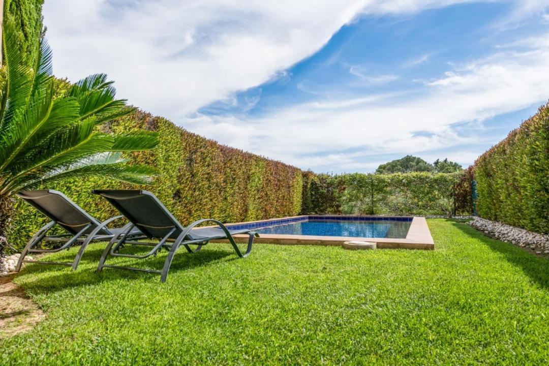 Apartment mit 2 Schlafzimmern, Pool und Garten