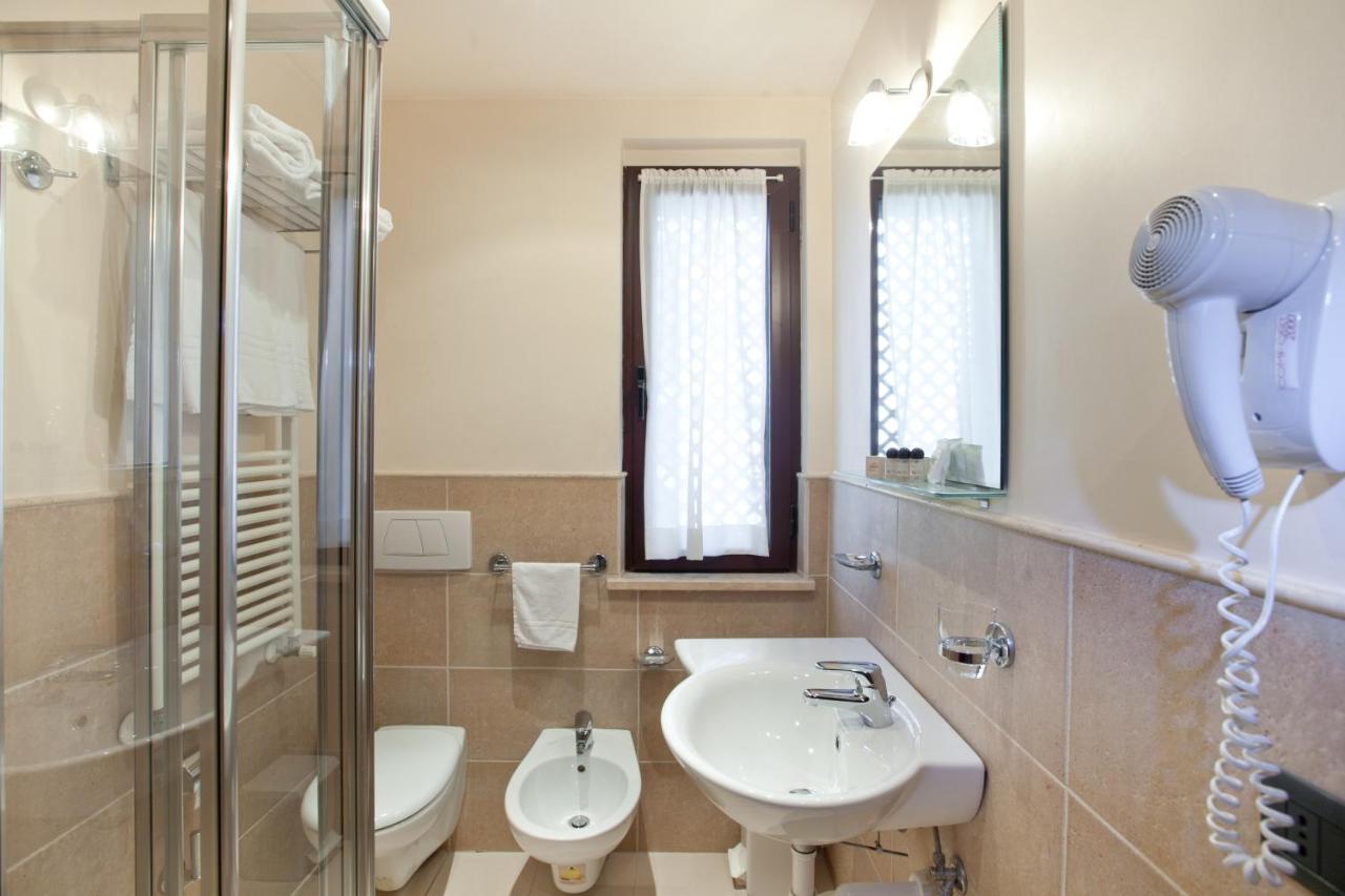 Double or Twin Room,1410515225:JPEG