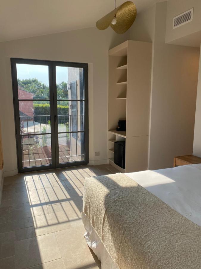 King Room with Pool View,1415337132:JPEG