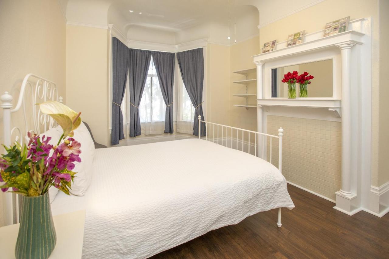Queen Room,1558334752:JPEG