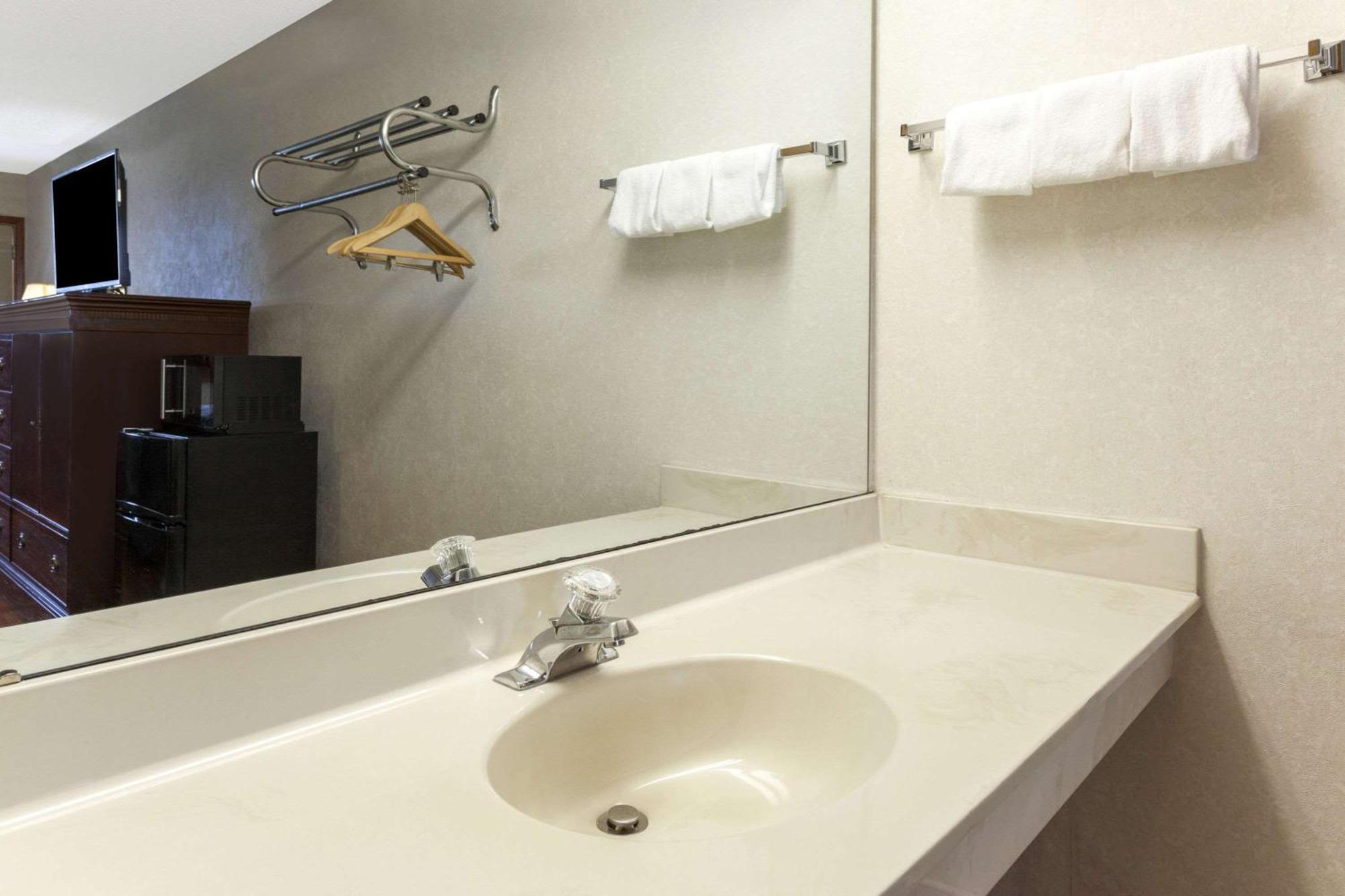 Studio Suite with Two Double Beds - Non-Smoking