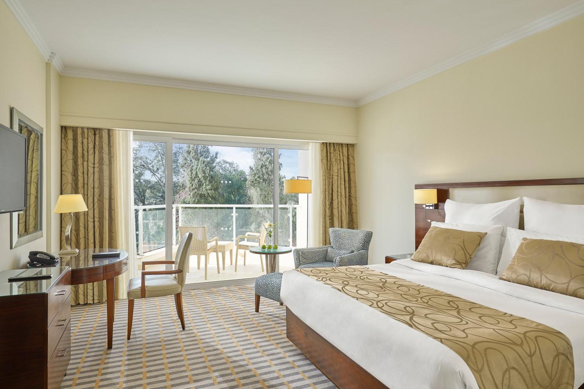 Deluxe Room - Museum View
