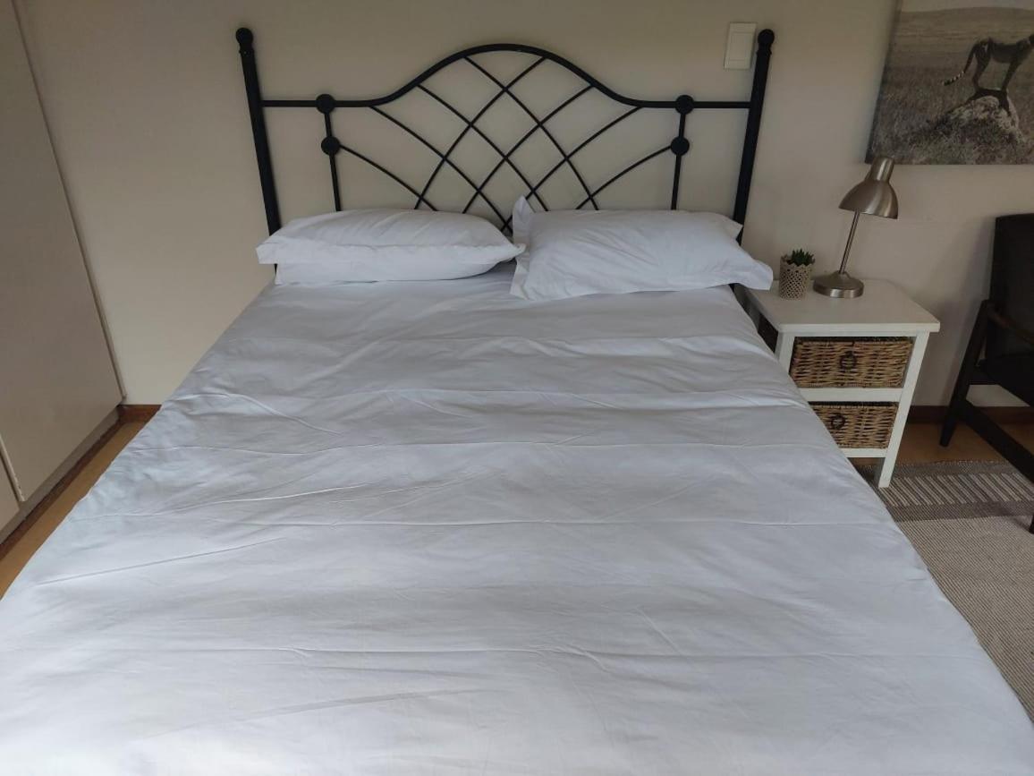 Two-Bedroom Apartment with Terrace,1476934141:JPEG