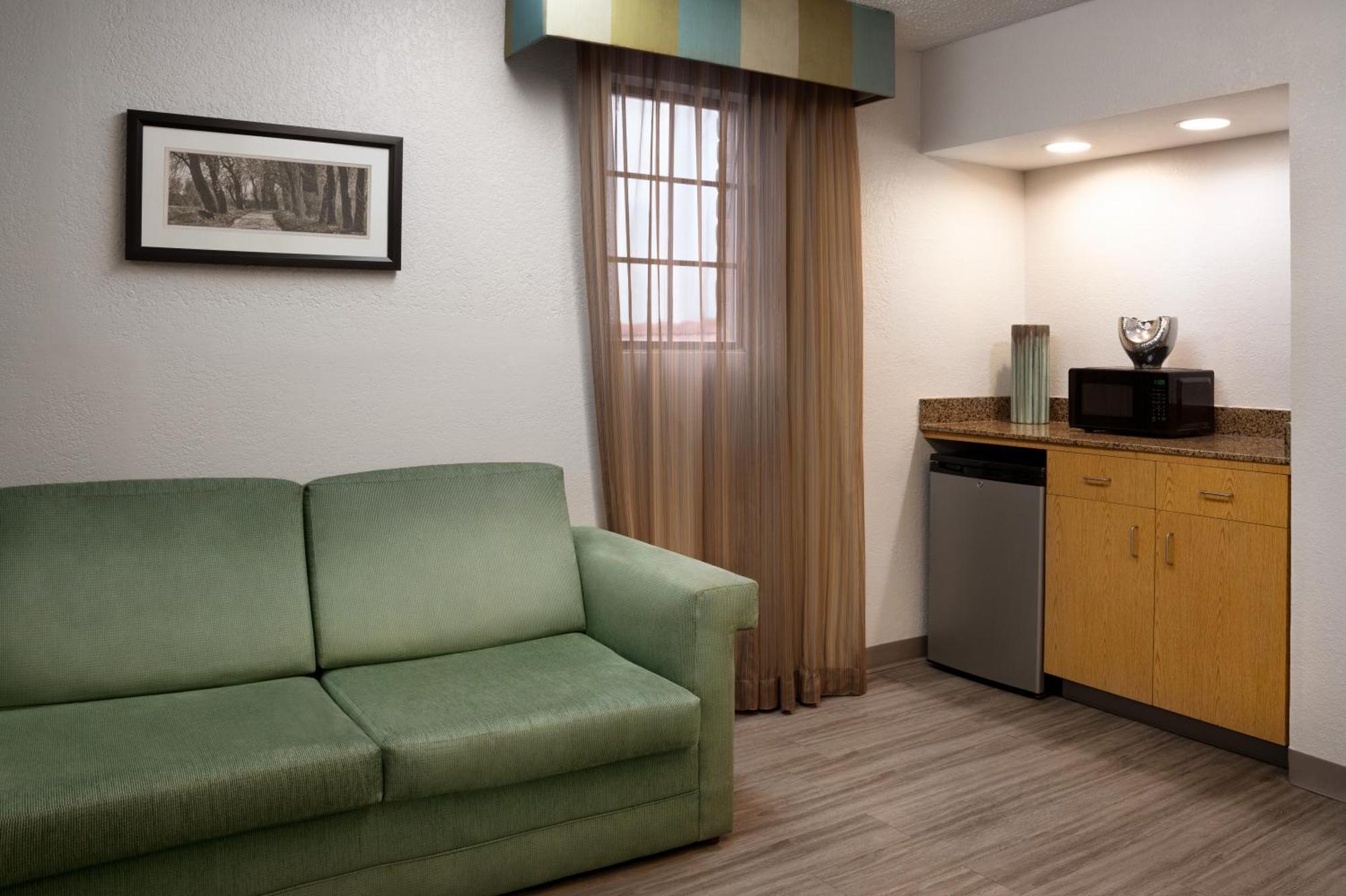Junior King Suite - Non-Smoking